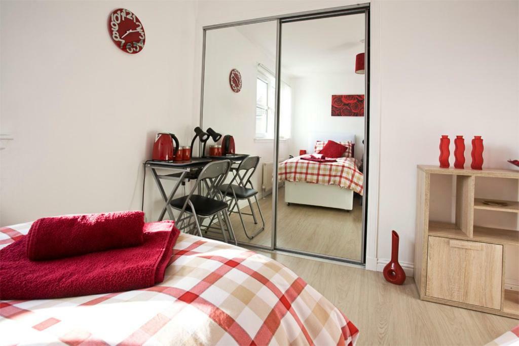 Gala Rooms Homestay - Free Parking EDI Kültér fotó